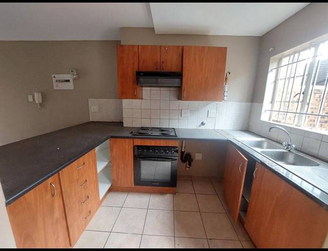 2 BEDROOM PROPERTY TO RENT IN HALFWAY GARDENS